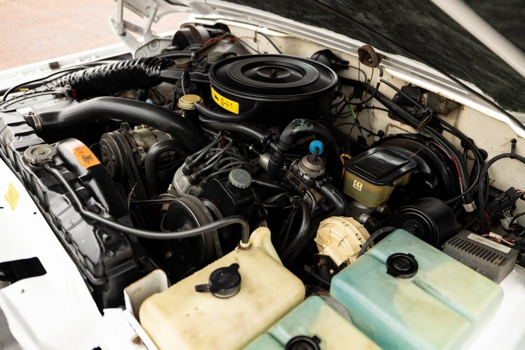 1989 Jeep Grand Wagoneer Base