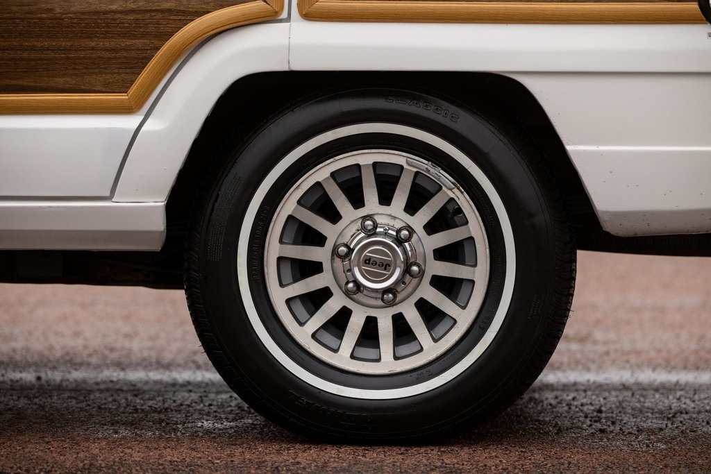 1989 Jeep Grand Wagoneer Base