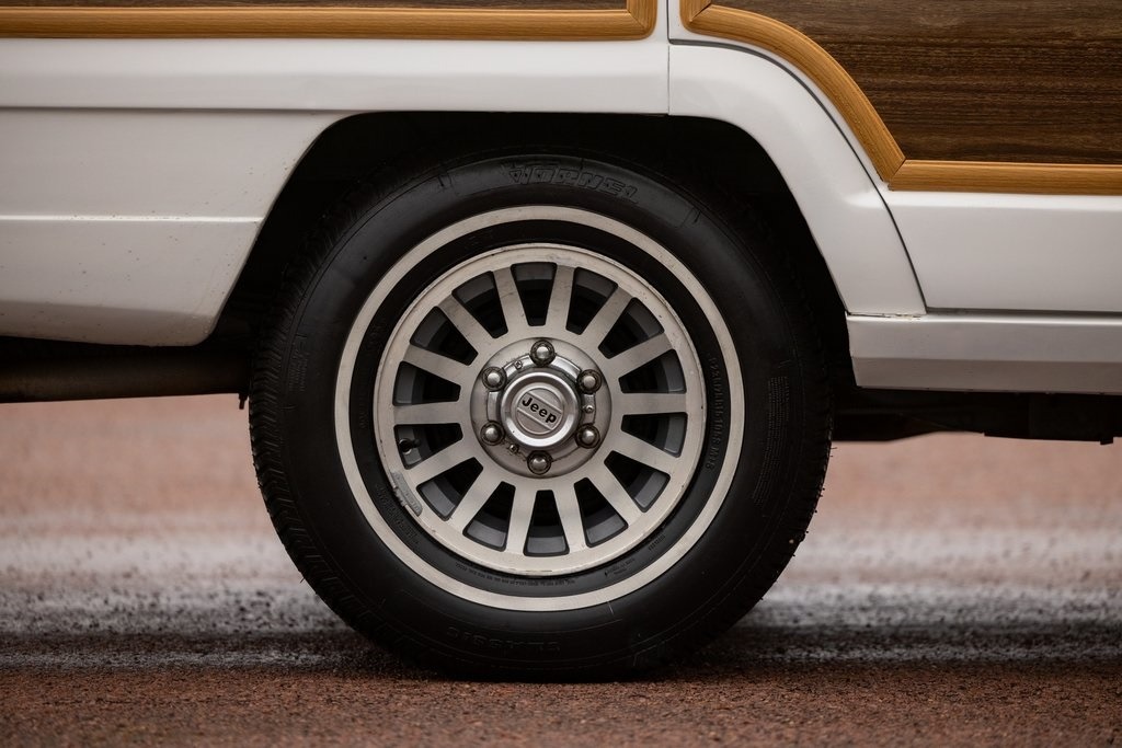 1989 Jeep Grand Wagoneer Base