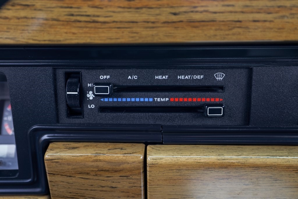 1989 Jeep Grand Wagoneer Base