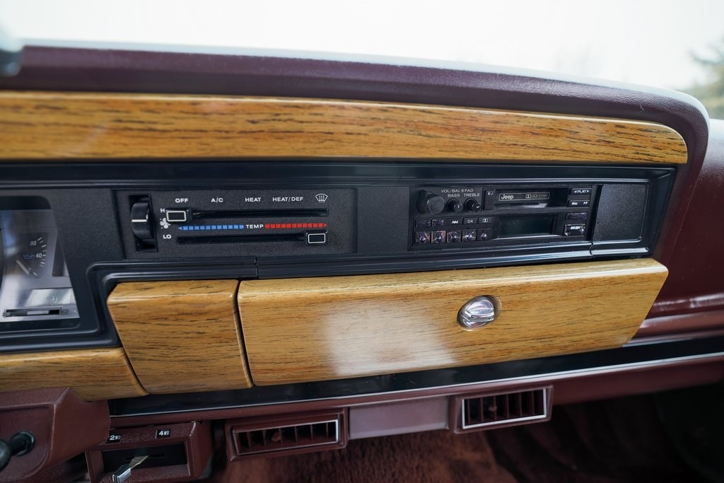 1989 Jeep Grand Wagoneer Base