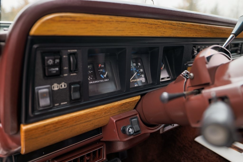 1989 Jeep Grand Wagoneer Base