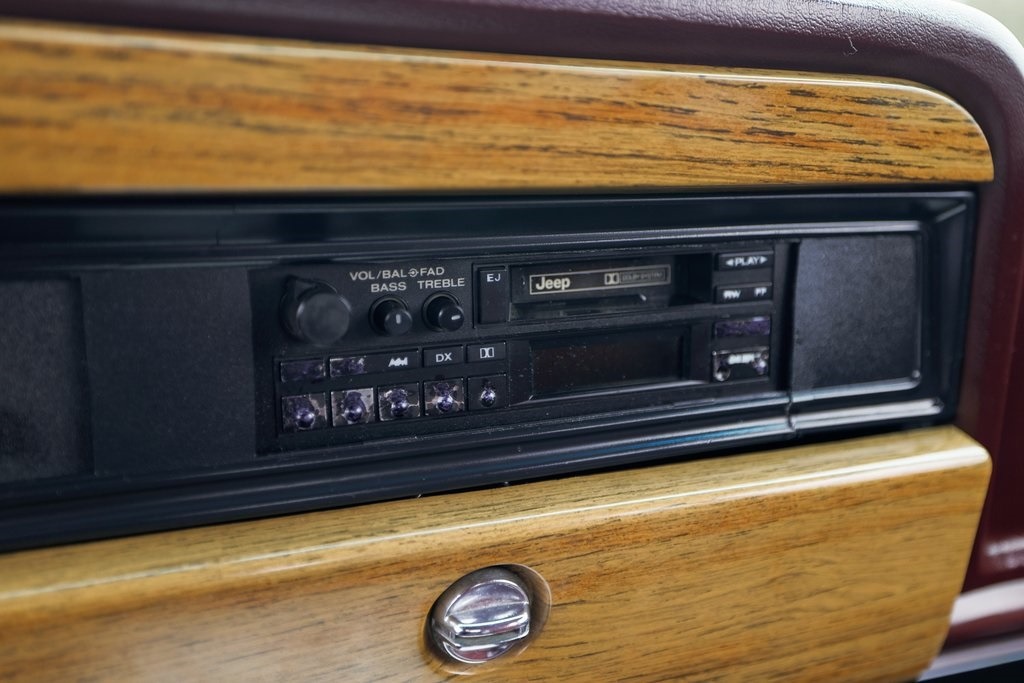 1989 Jeep Grand Wagoneer Base