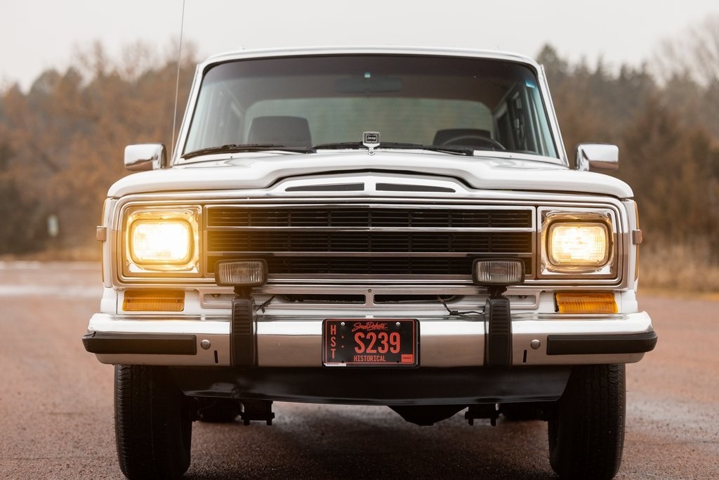 1989 Jeep Grand Wagoneer Base - 5
