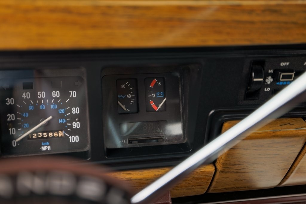 1989 Jeep Grand Wagoneer Base