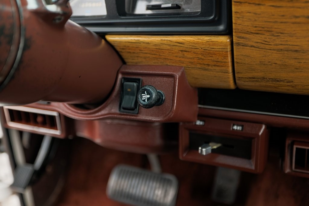 1989 Jeep Grand Wagoneer Base