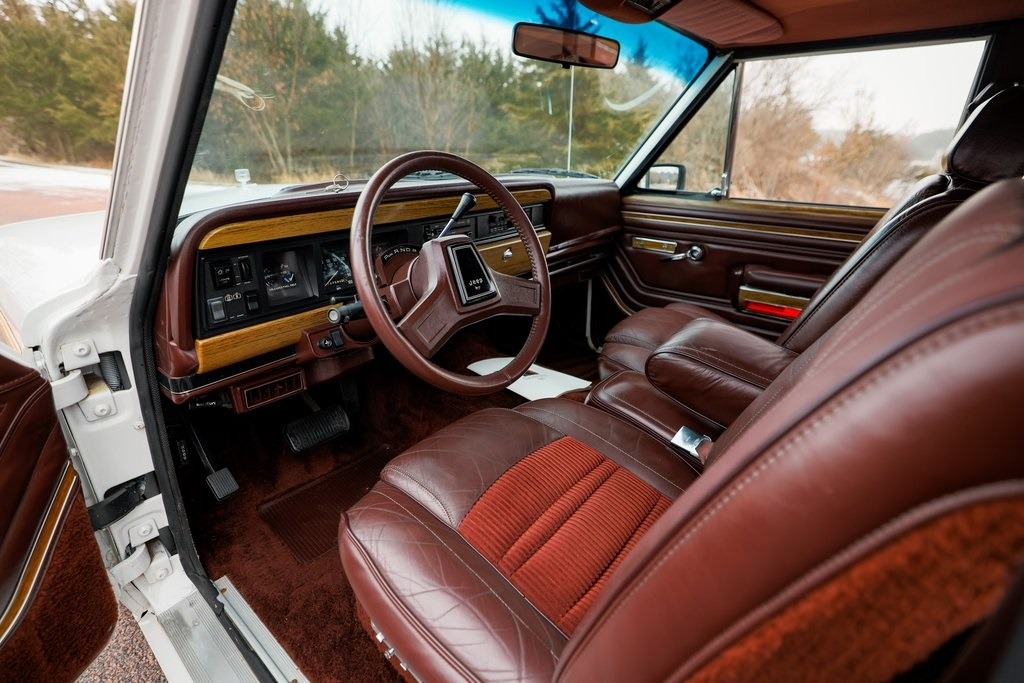 1989 Jeep Grand Wagoneer Base