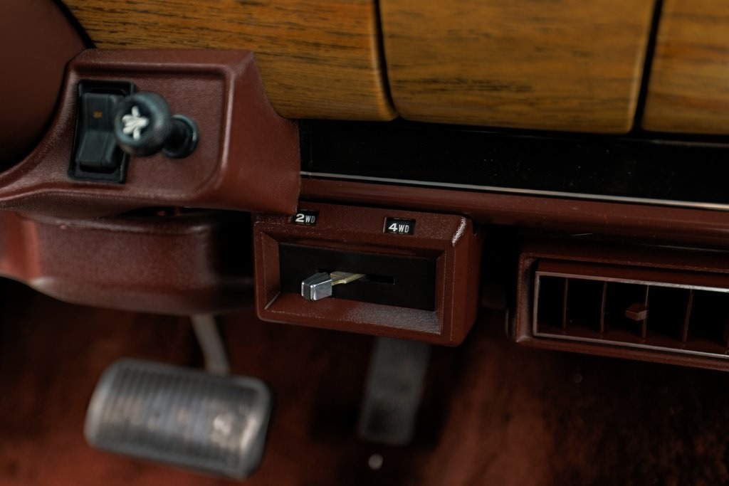 1989 Jeep Grand Wagoneer Base