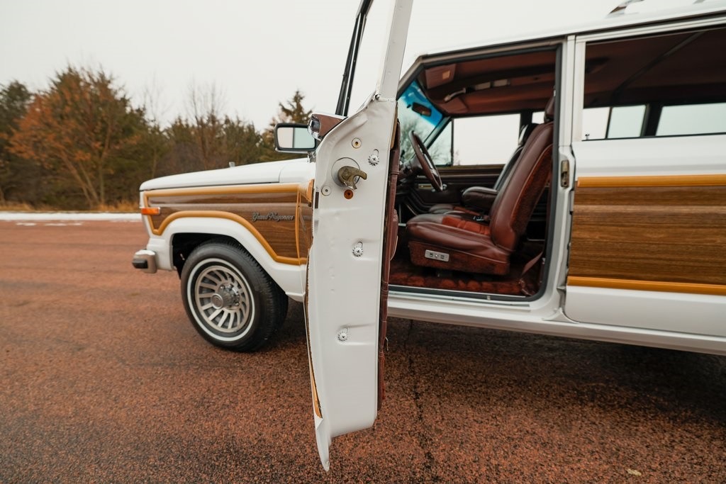 1989 Jeep Grand Wagoneer Base