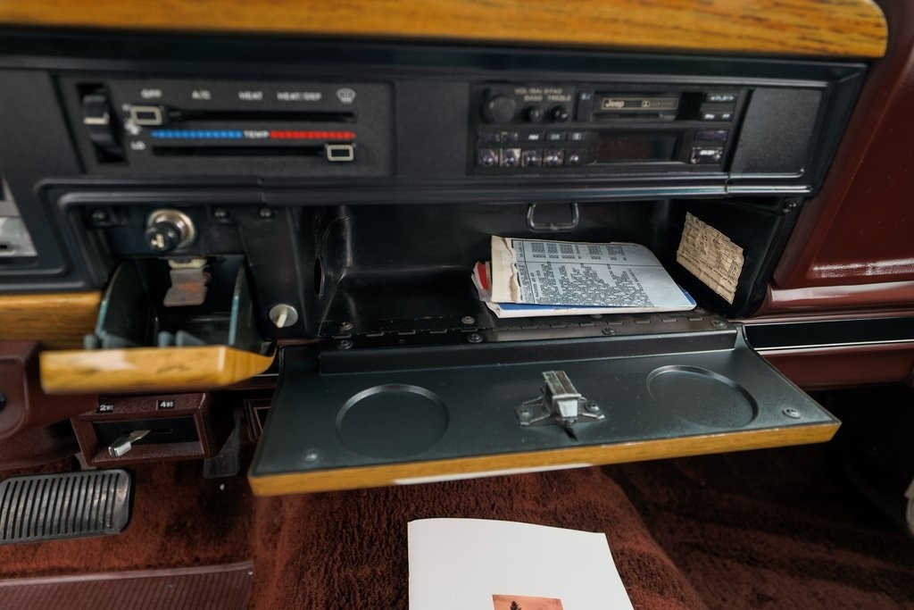 1989 Jeep Grand Wagoneer Base