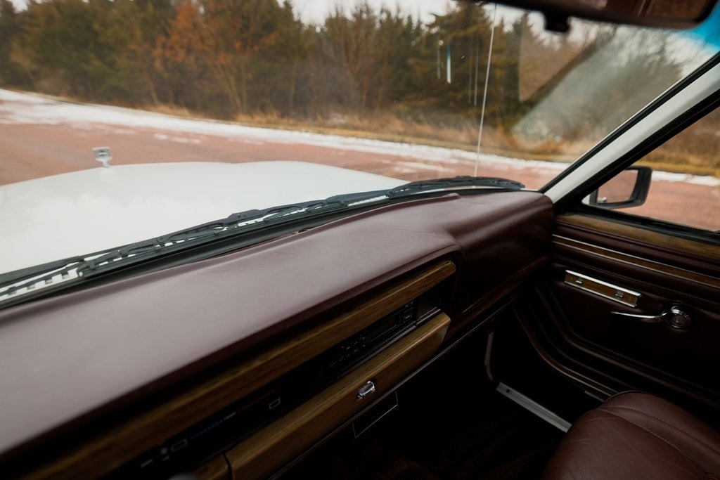 1989 Jeep Grand Wagoneer Base