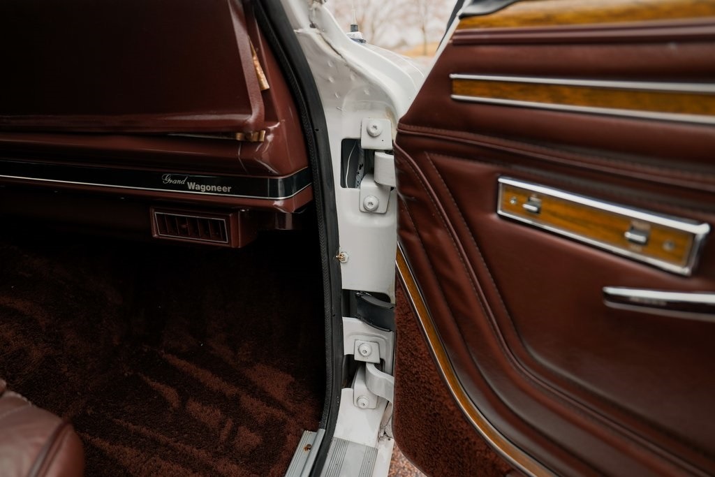 1989 Jeep Grand Wagoneer Base