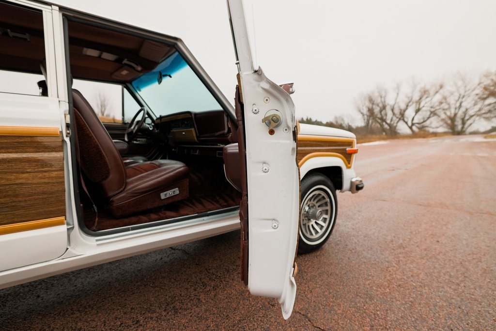 1989 Jeep Grand Wagoneer Base
