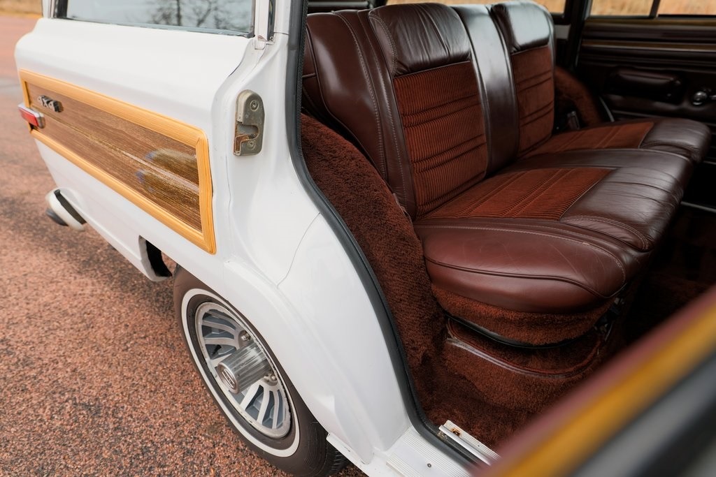 1989 Jeep Grand Wagoneer Base