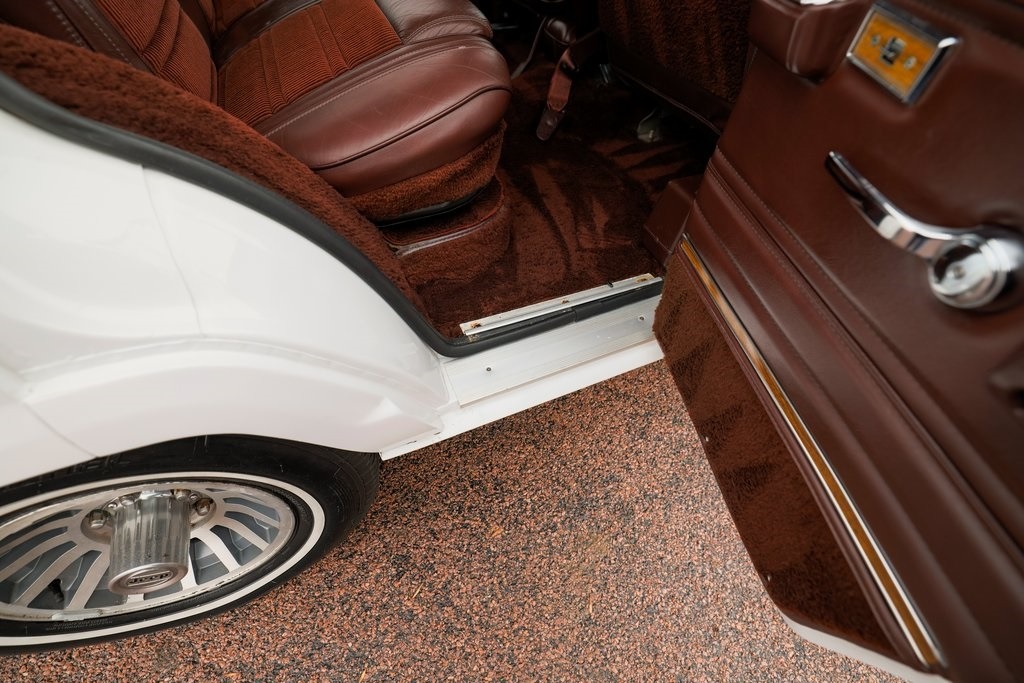 1989 Jeep Grand Wagoneer Base