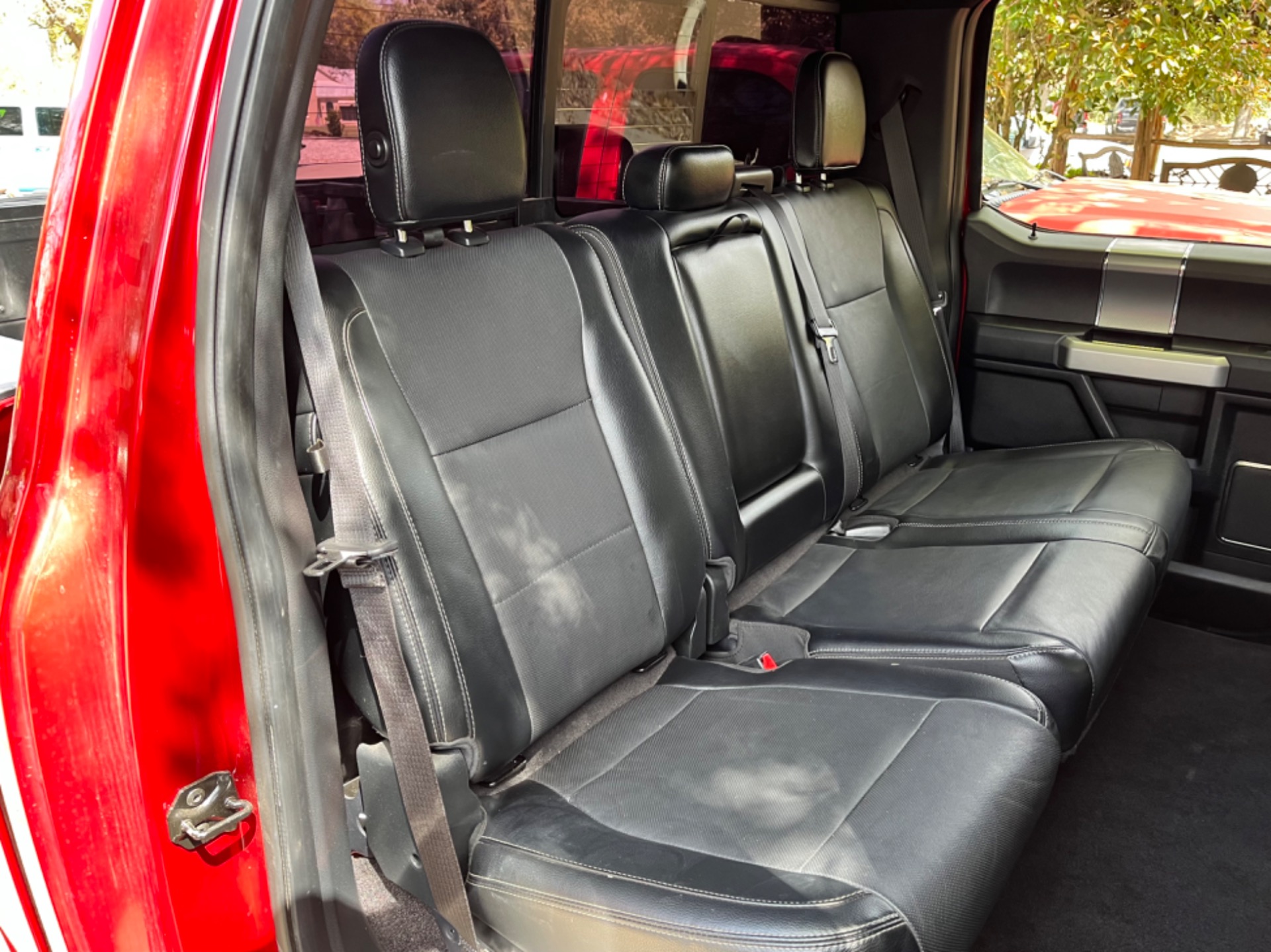 2015 Ford F-150 Lariat - 2