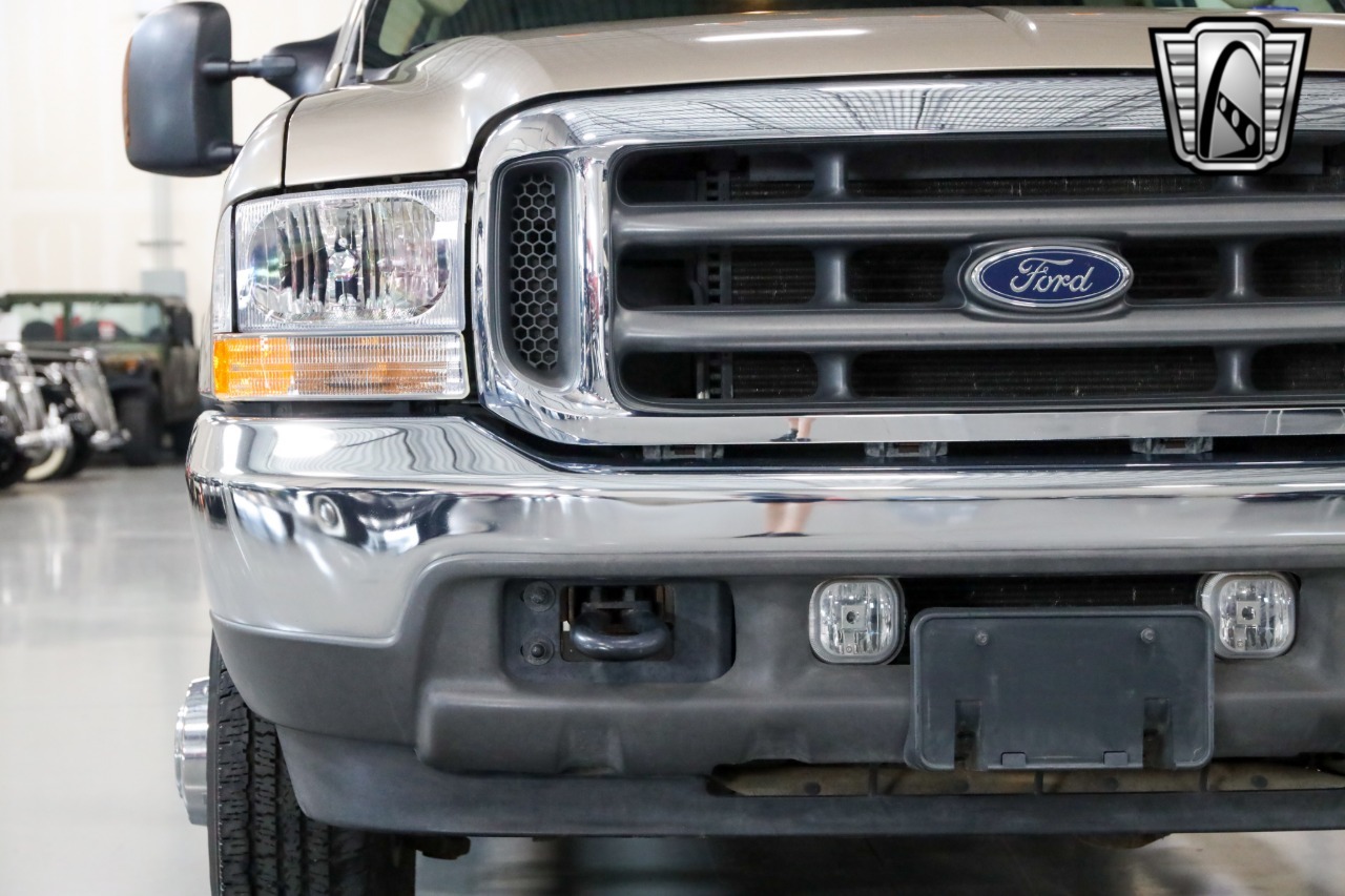 2004 Ford F-350 Super Duty Lariat - 4
