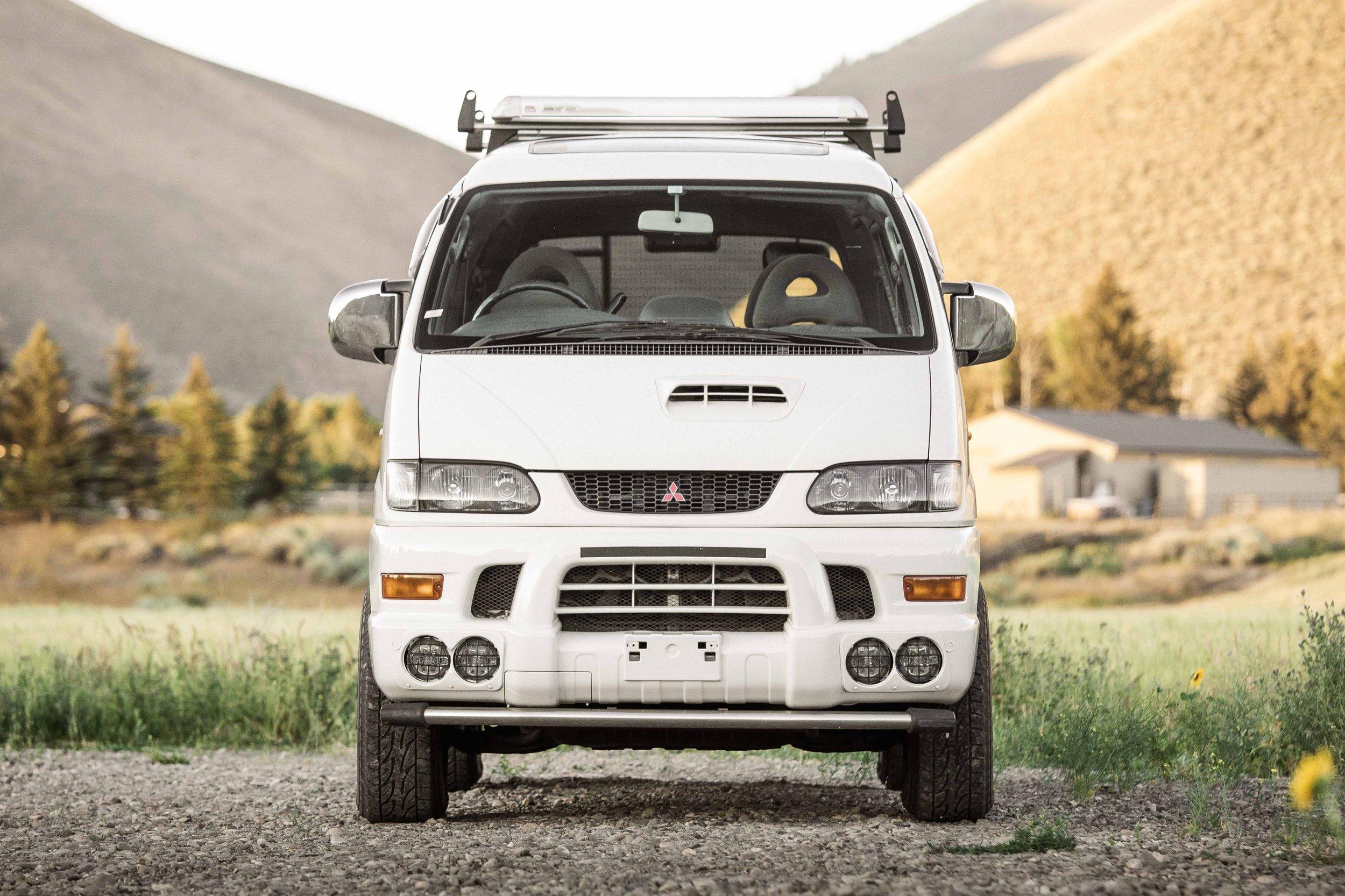 1999 Mitsubishi Delica L400 Spacegear Super Exceed
