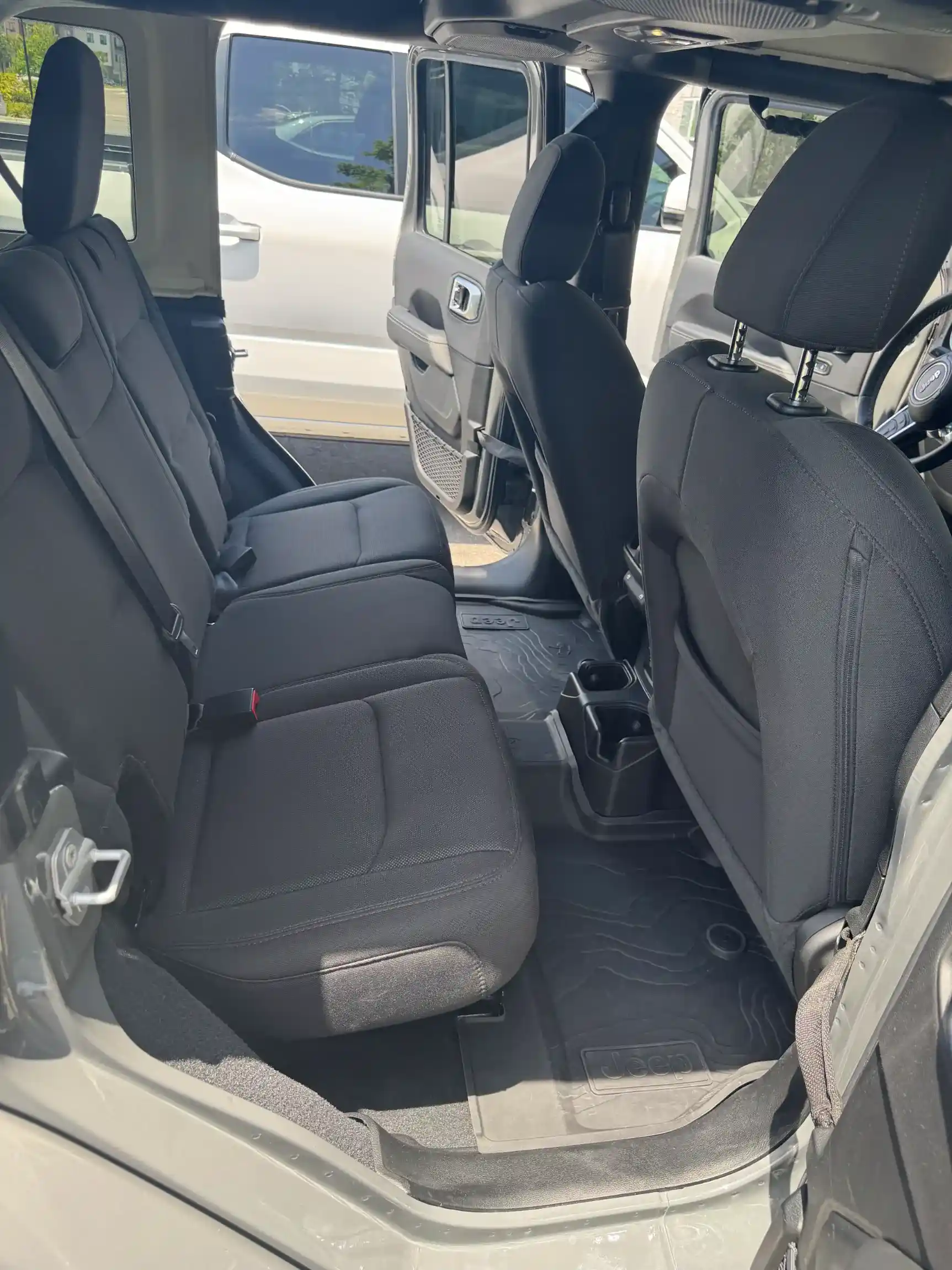 2023 Jeep Wrangler Sahara - 4