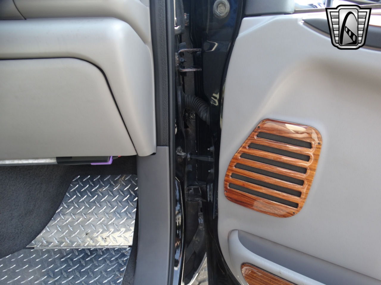 Custom 1999 Ford F-350 XLT