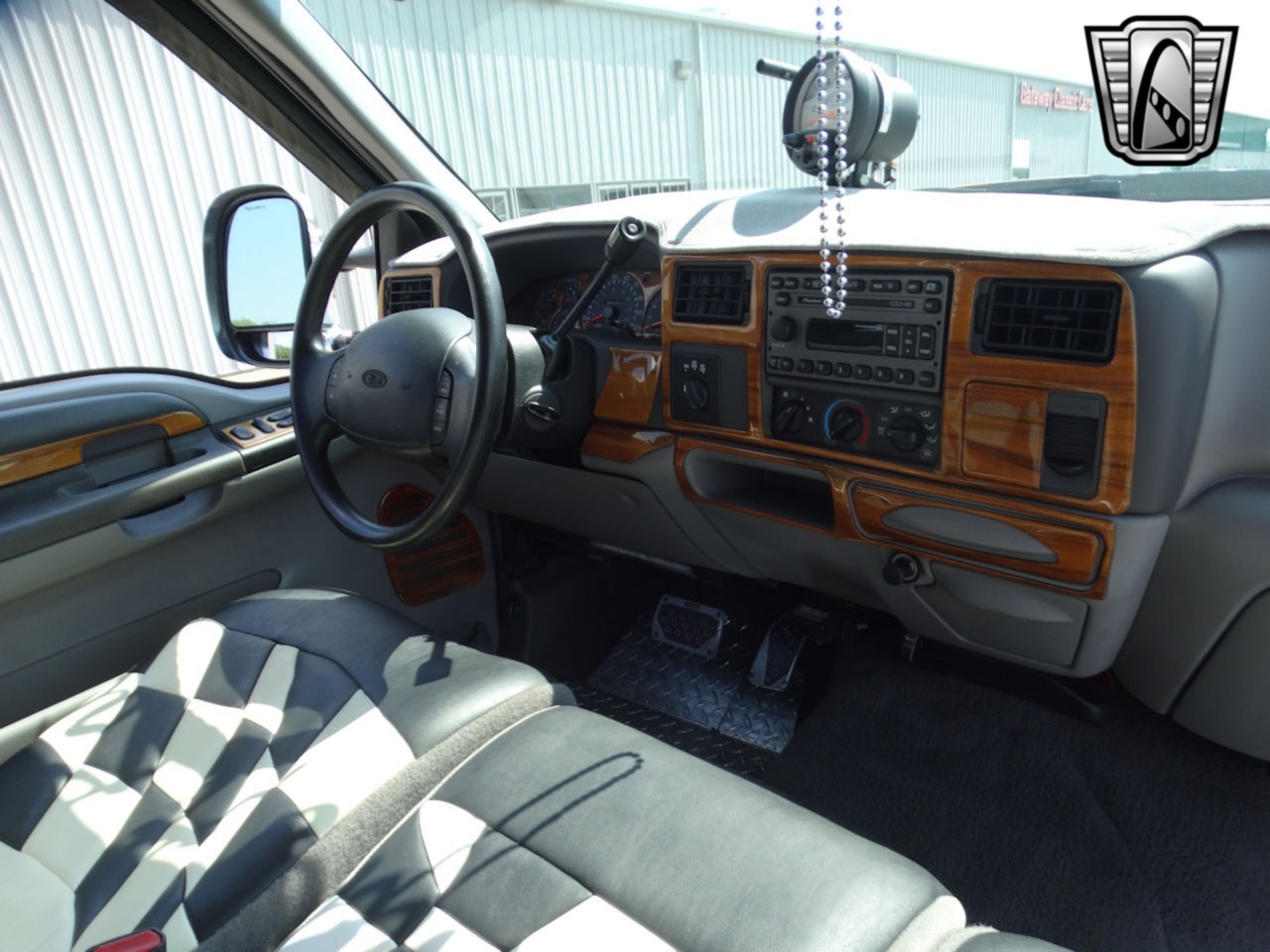 Custom 1999 Ford F-350 XLT