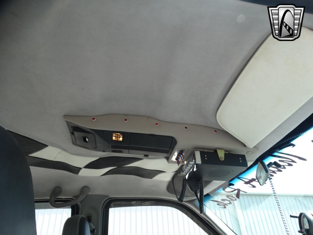 Custom 1999 Ford F-350 XLT