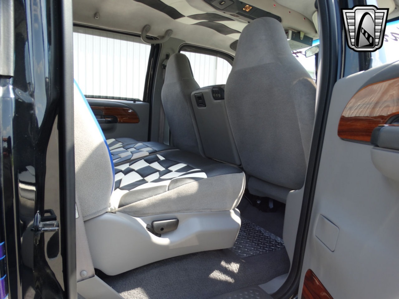 Custom 1999 Ford F-350 XLT