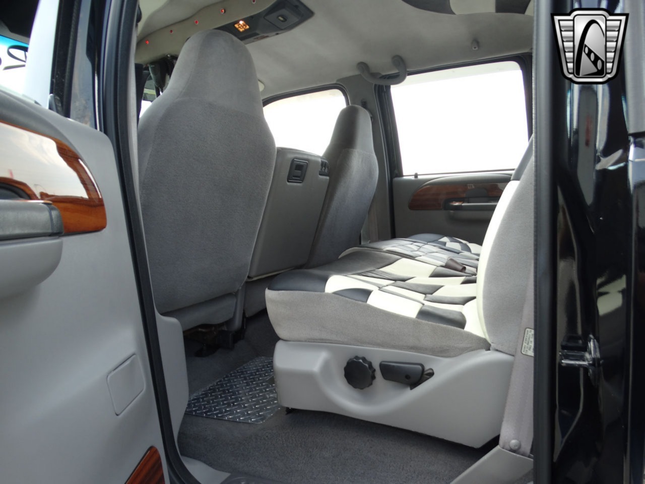 Custom 1999 Ford F-350 XLT