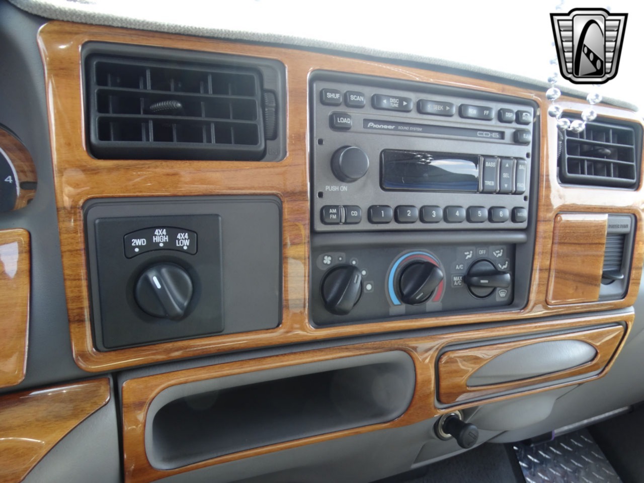 Custom 1999 Ford F-350 XLT