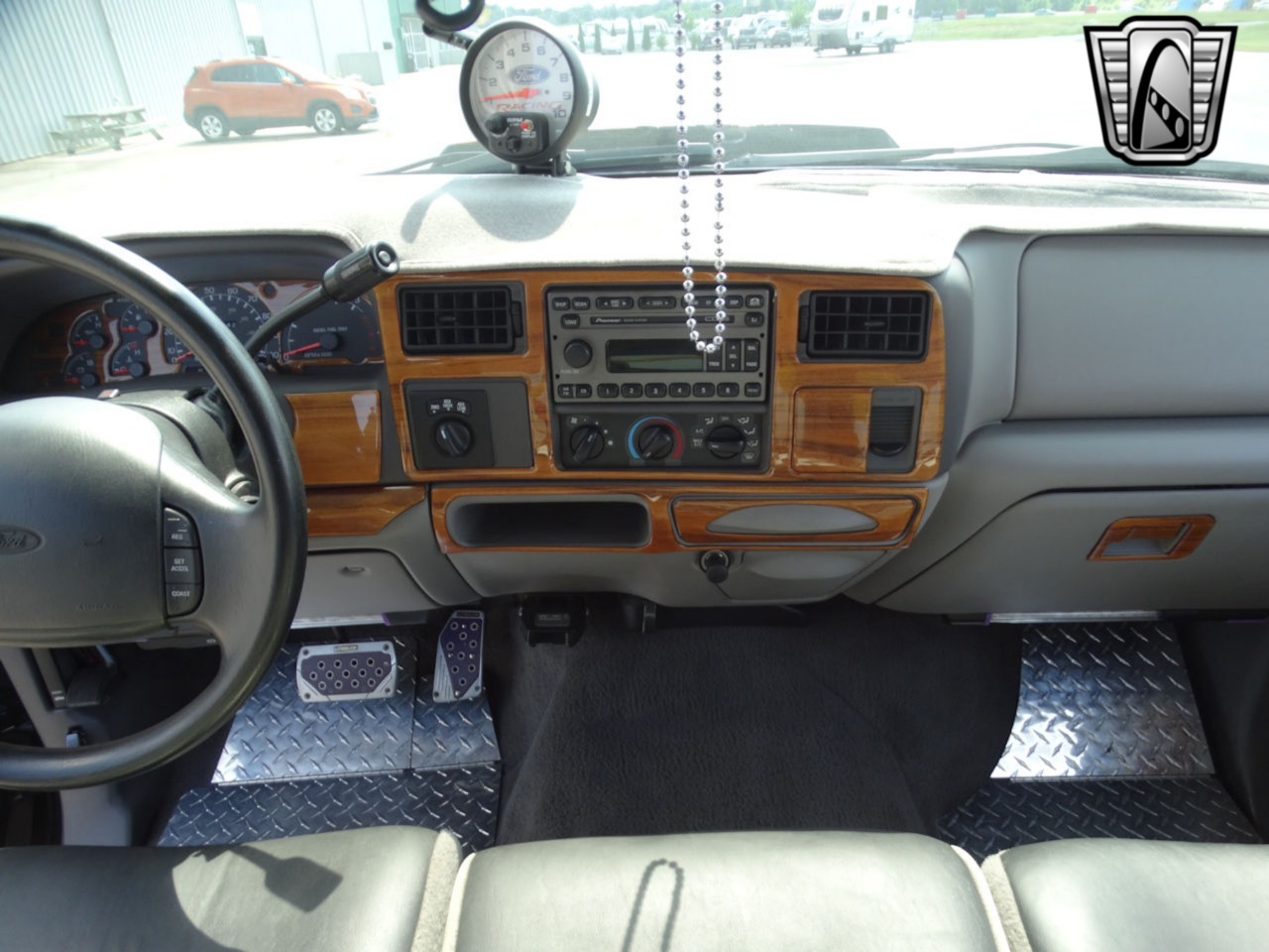 Custom 1999 Ford F-350 XLT