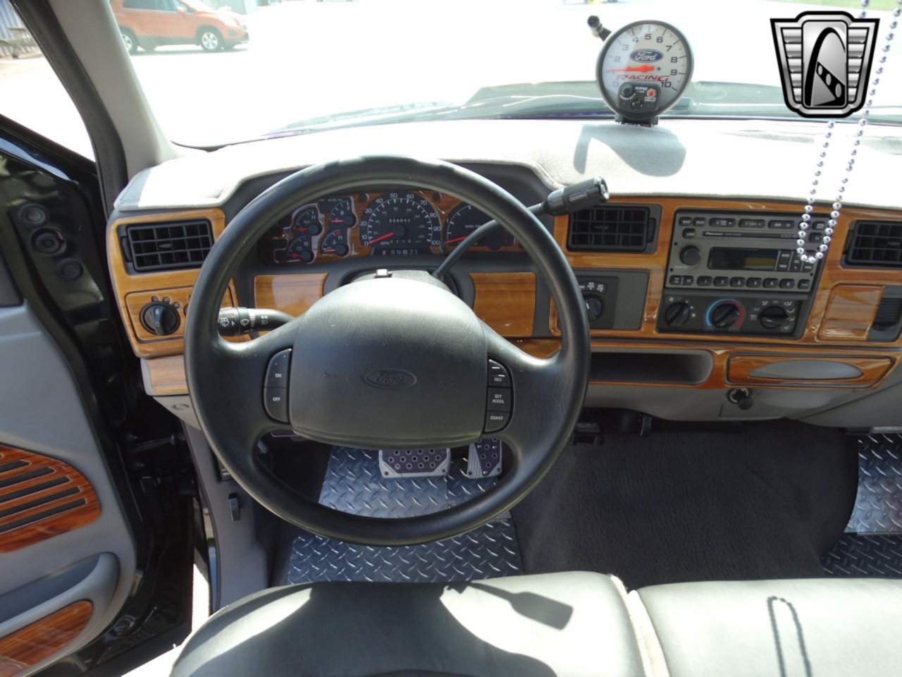 Custom 1999 Ford F-350 XLT