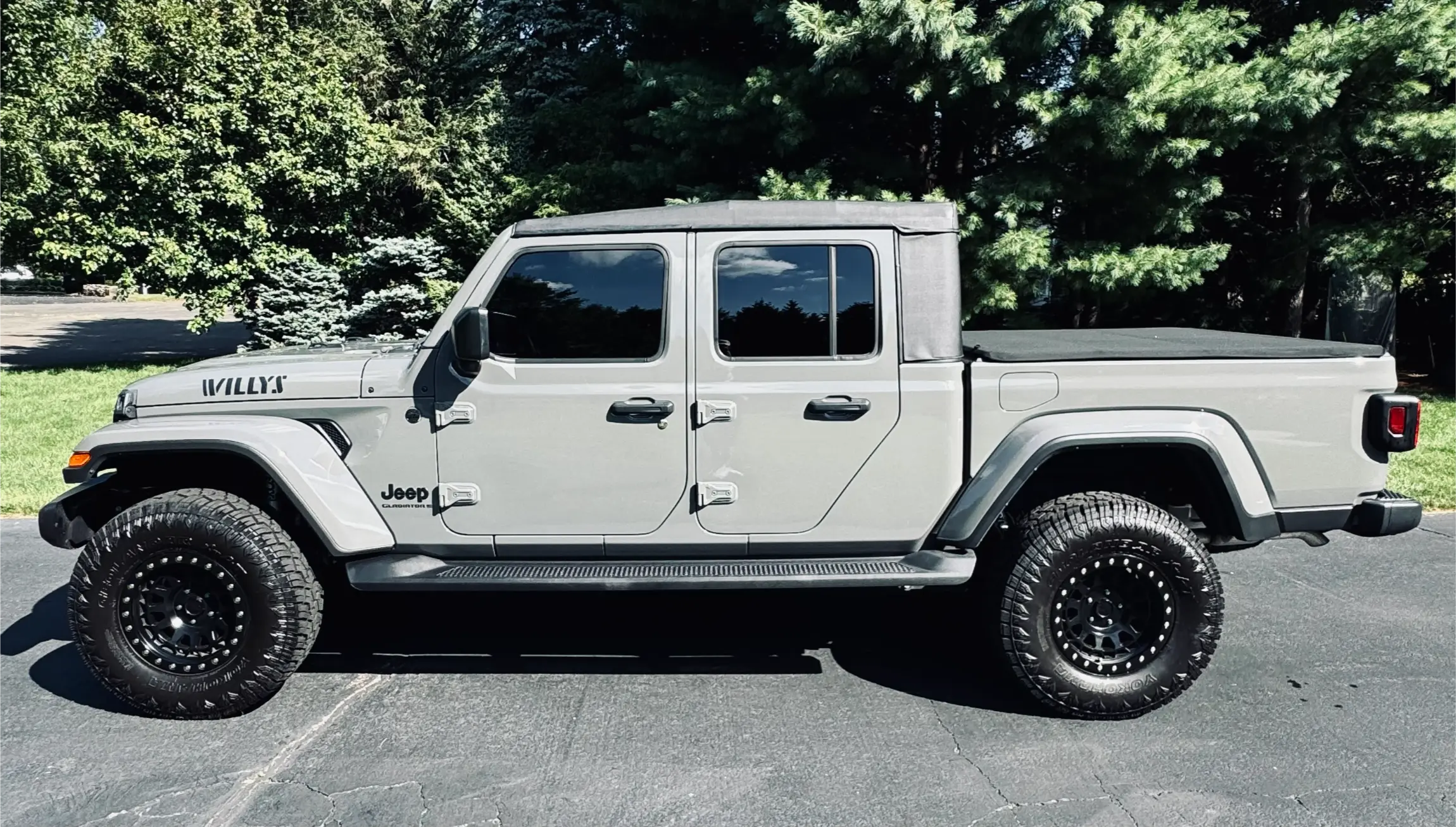 2023 Jeep Gladiator Willys Sport