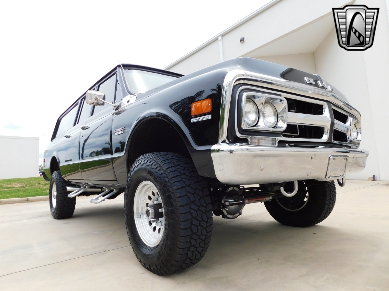 1972 GMC Suburban Restomod