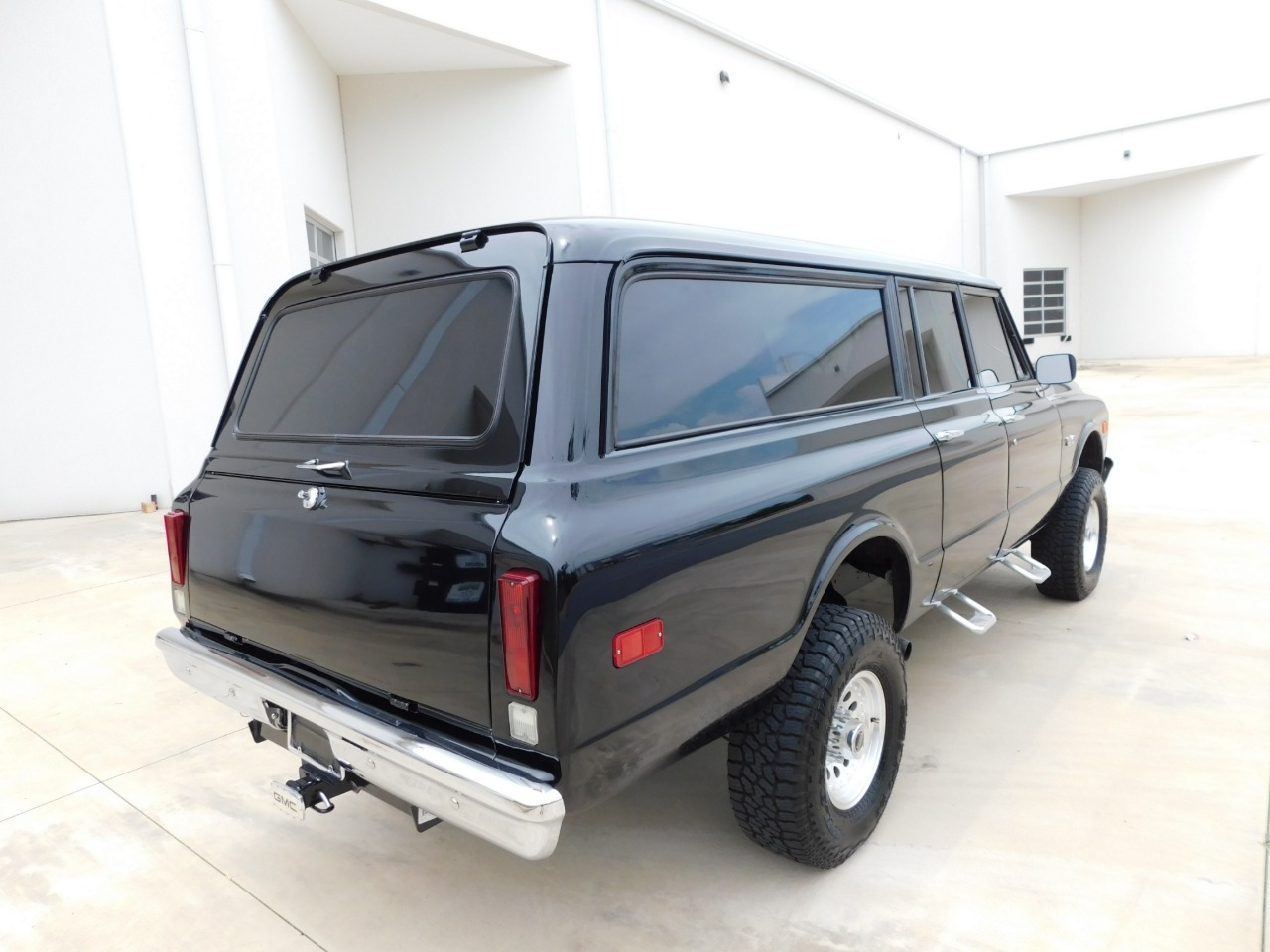 1972 GMC Suburban Restomod