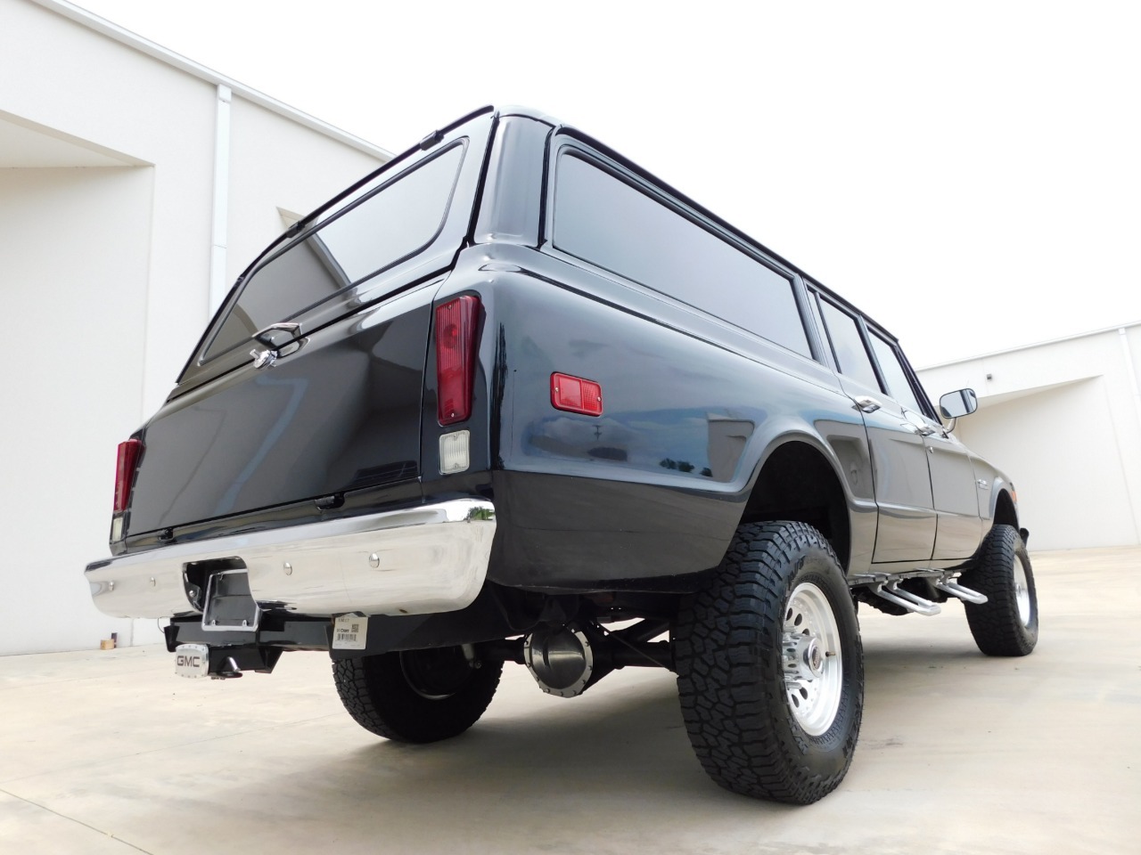 1972 GMC Suburban Restomod