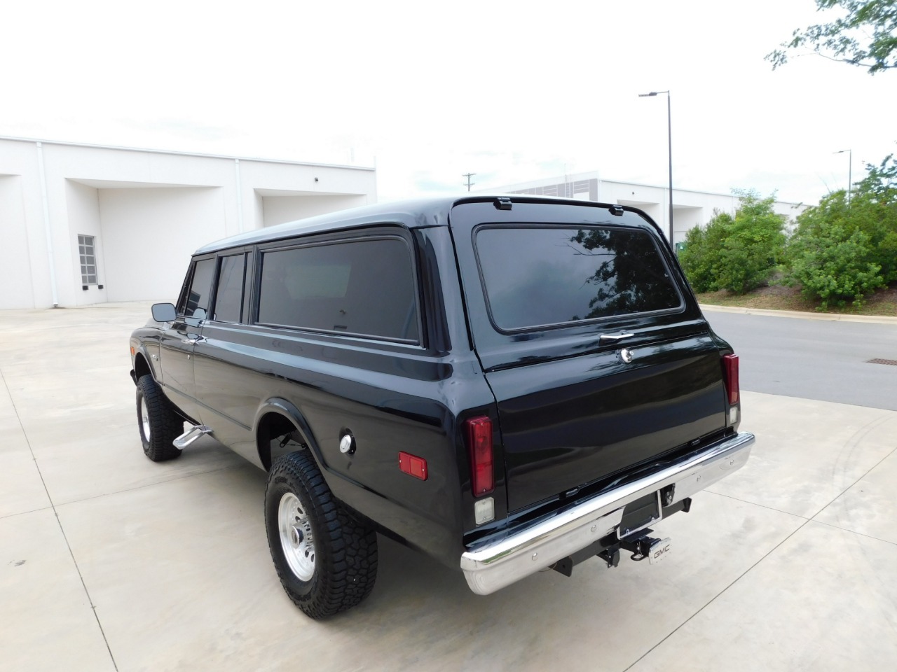 1972 GMC Suburban Restomod