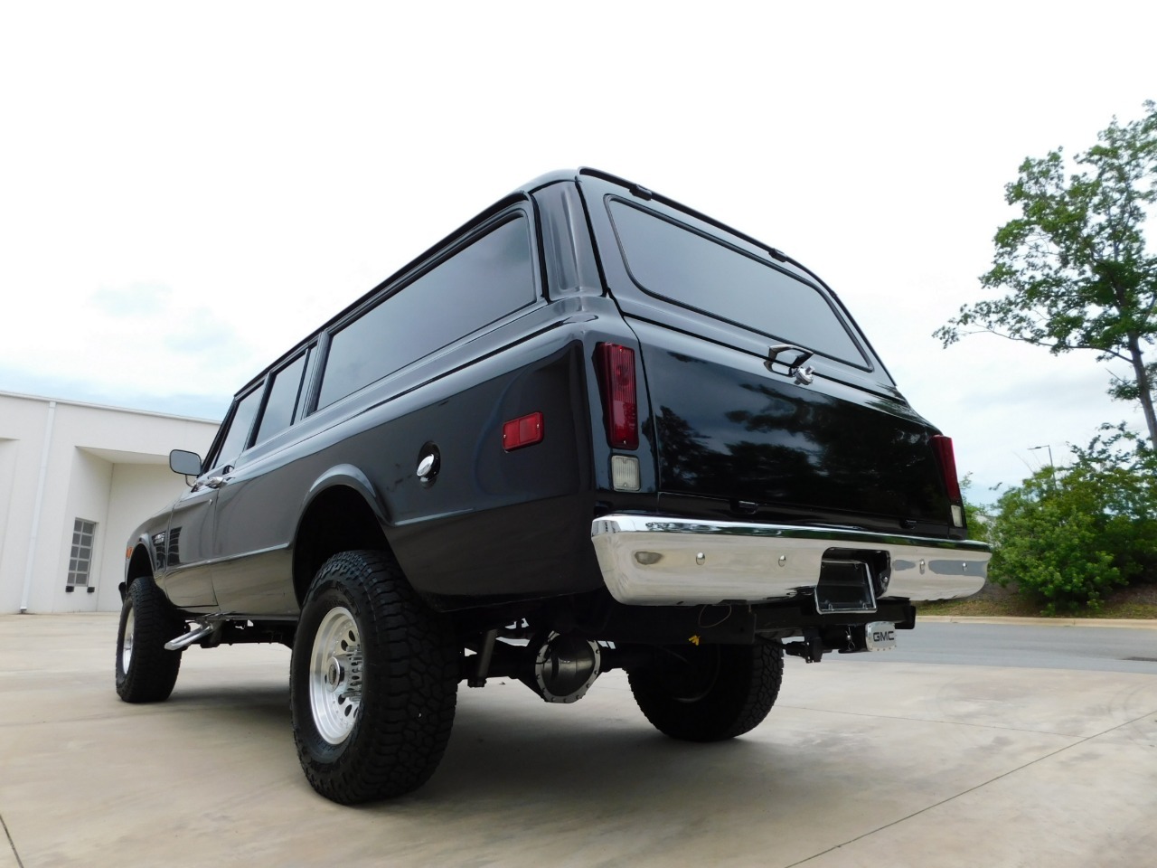 1972 GMC Suburban Restomod