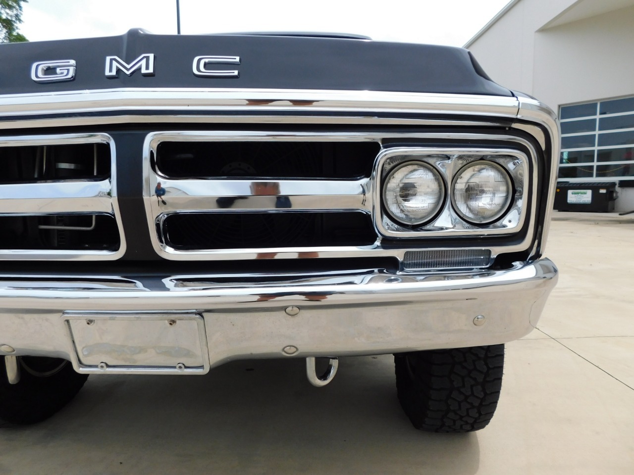 1972 GMC Suburban Restomod