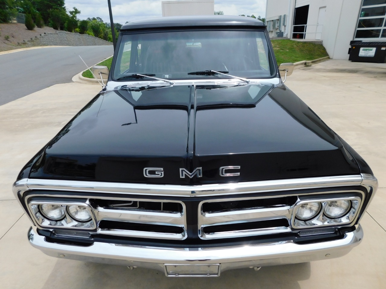1972 GMC Suburban Restomod