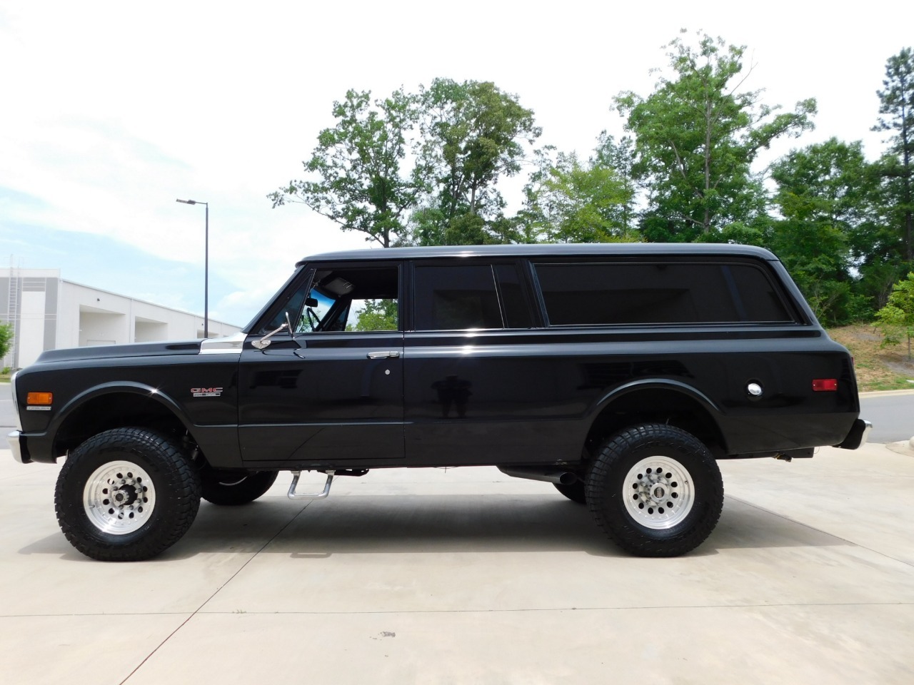 1972 GMC Suburban Restomod