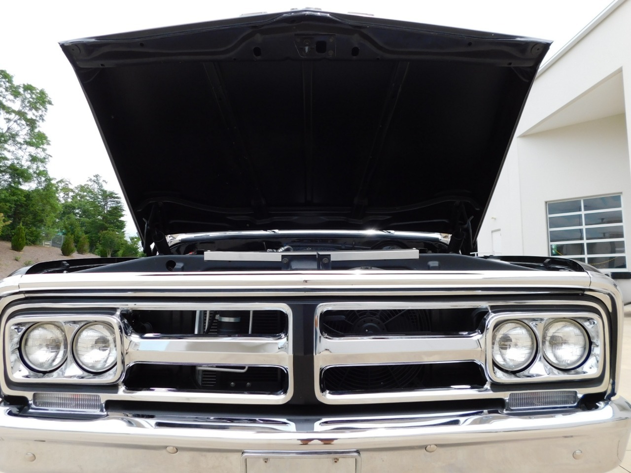 1972 GMC Suburban Restomod