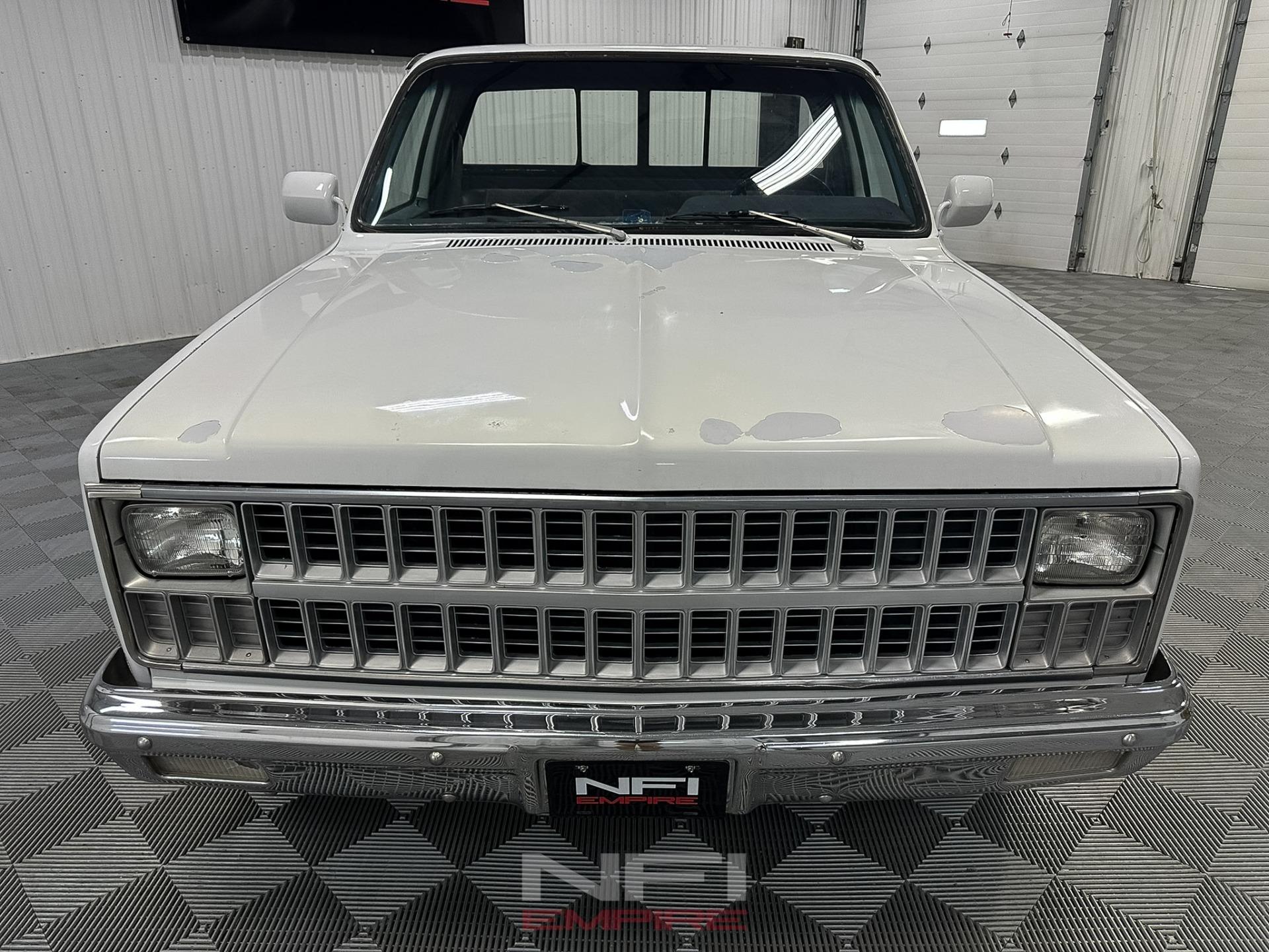 1981 Chevrolet C10 Scottsdale - 4