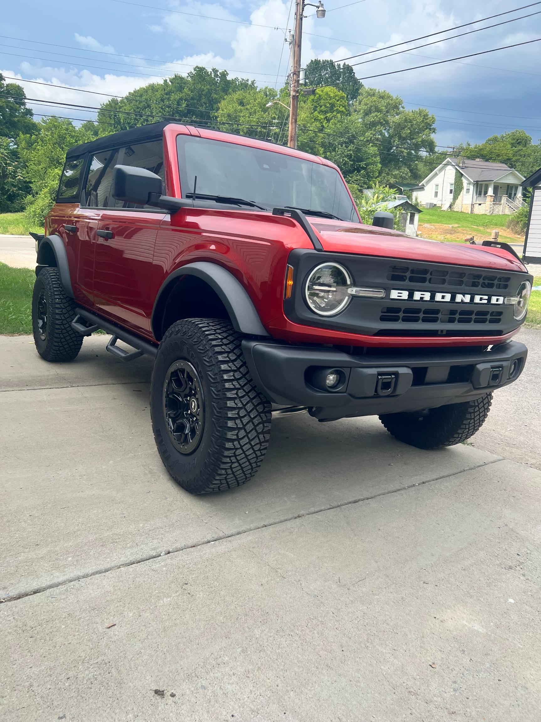 1k-Mile 2024 Ford Bronco Black Diamond