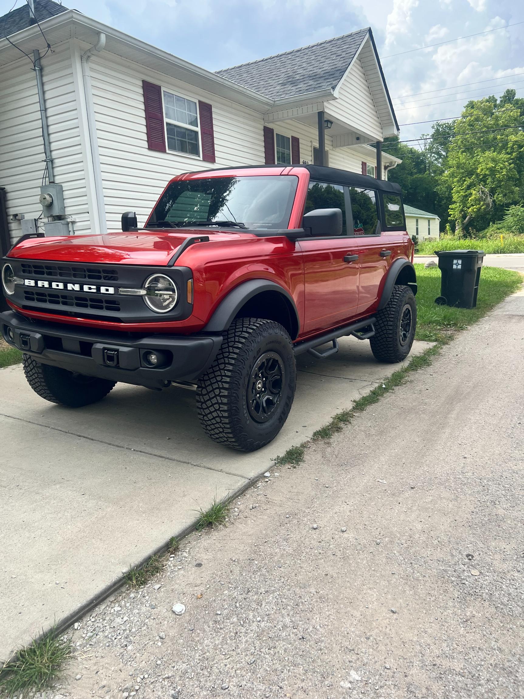 1k-Mile 2024 Ford Bronco Black Diamond