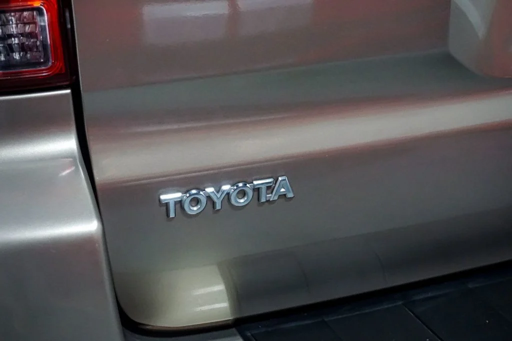 V8-Powered, 56k-Mile 2006 Toyota 4Runner SR5