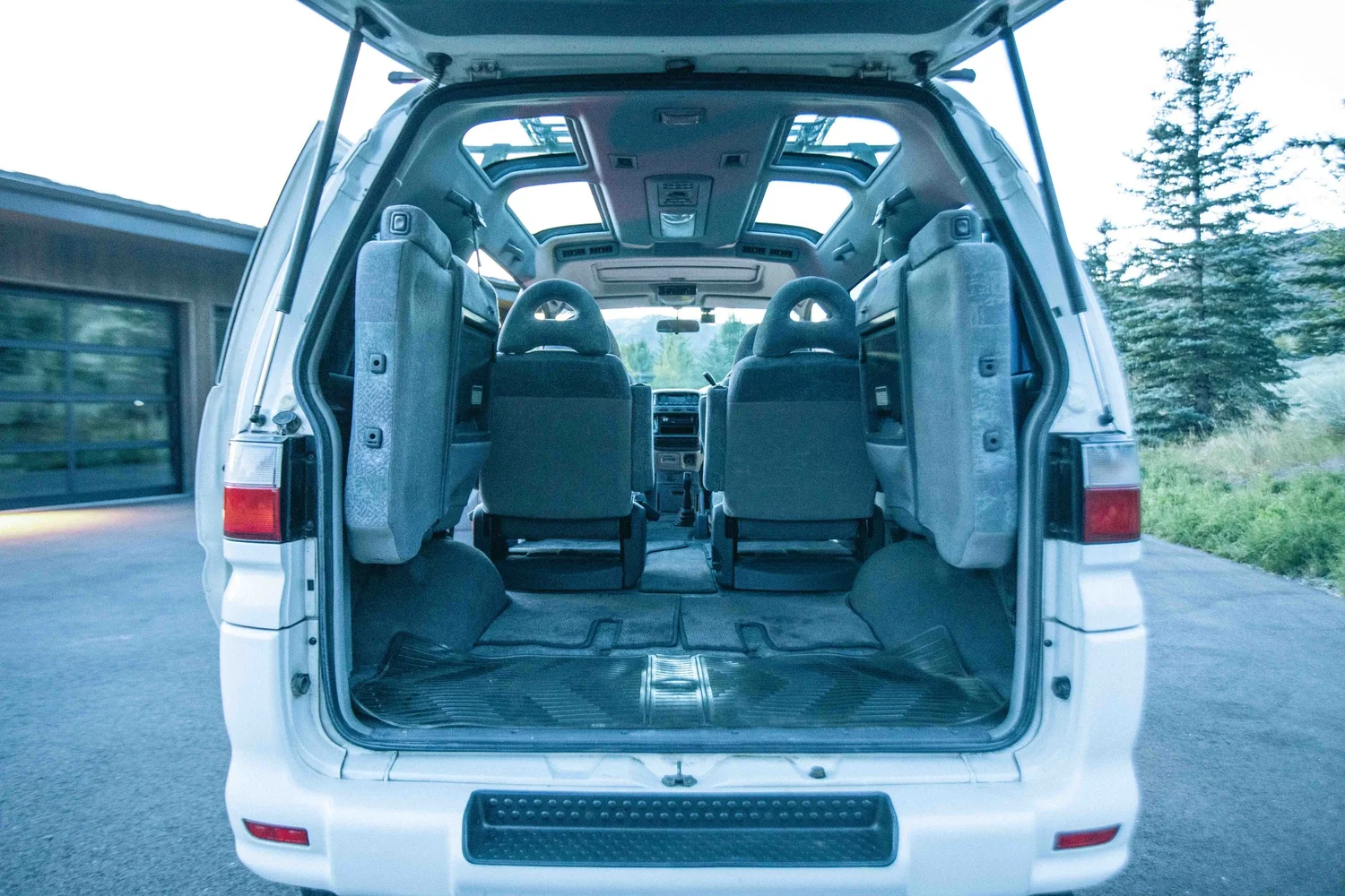 Reserved: 1997 Mitsubishi Delica L400 Spacegear Exceed