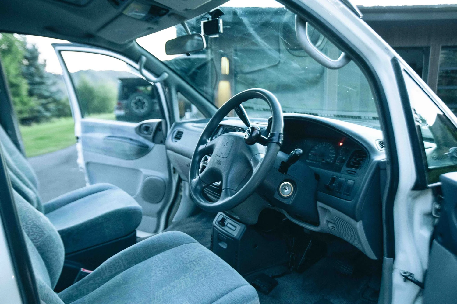 Reserved: 1997 Mitsubishi Delica L400 Spacegear Exceed