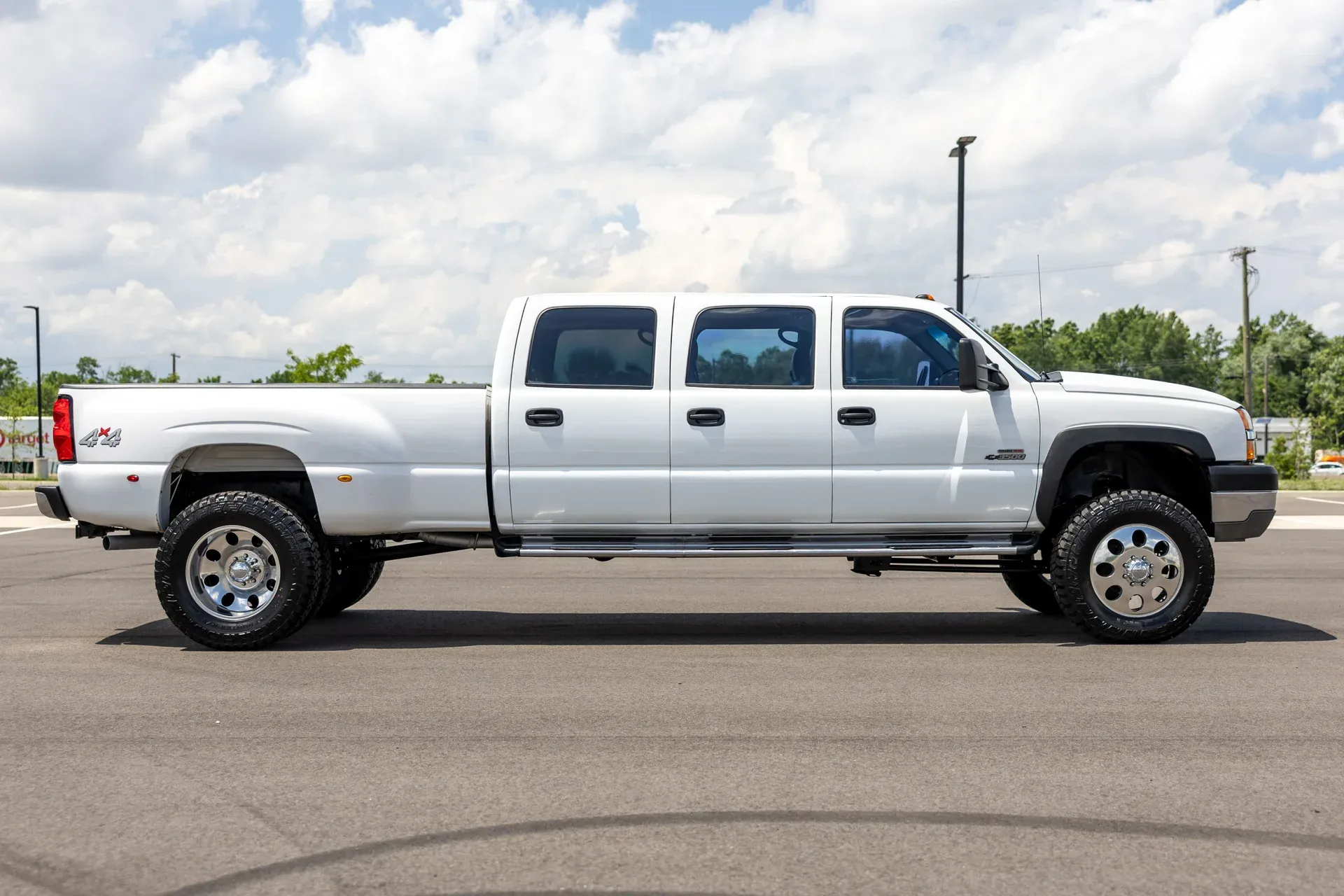 9-Seater 2003 Chevrolet Silverado 3500
