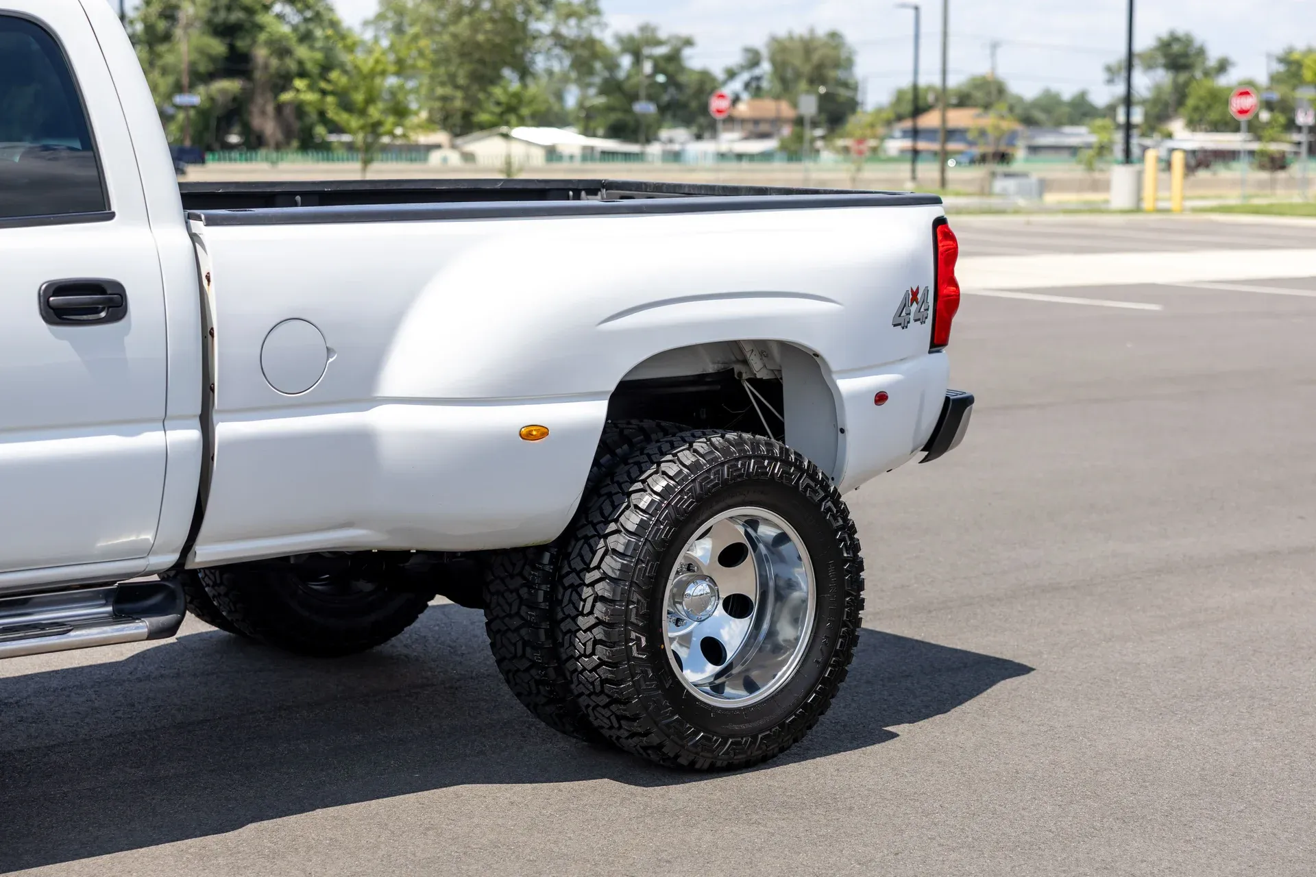 9-Seater 2003 Chevrolet Silverado 3500