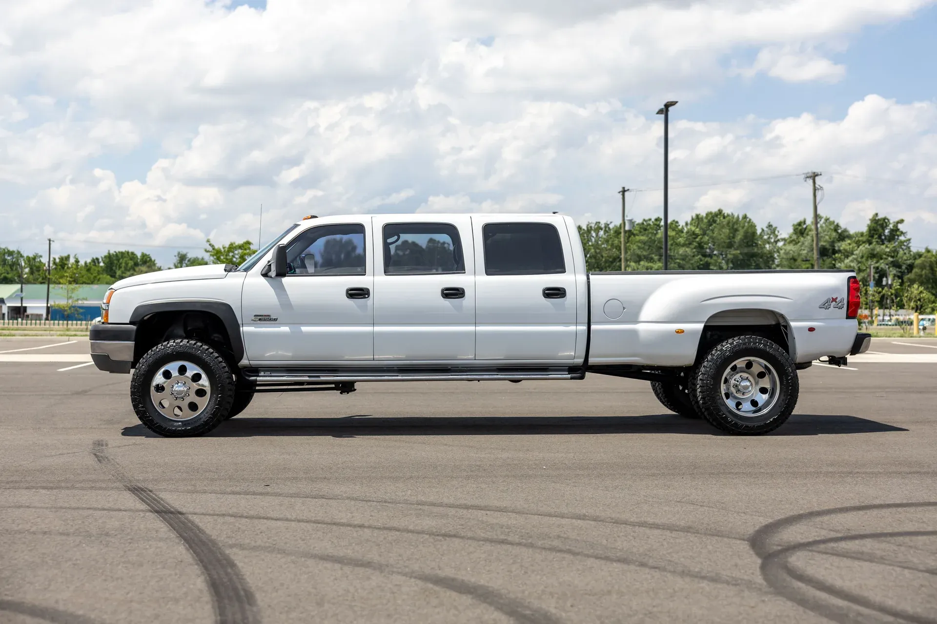 9-Seater 2003 Chevrolet Silverado 3500